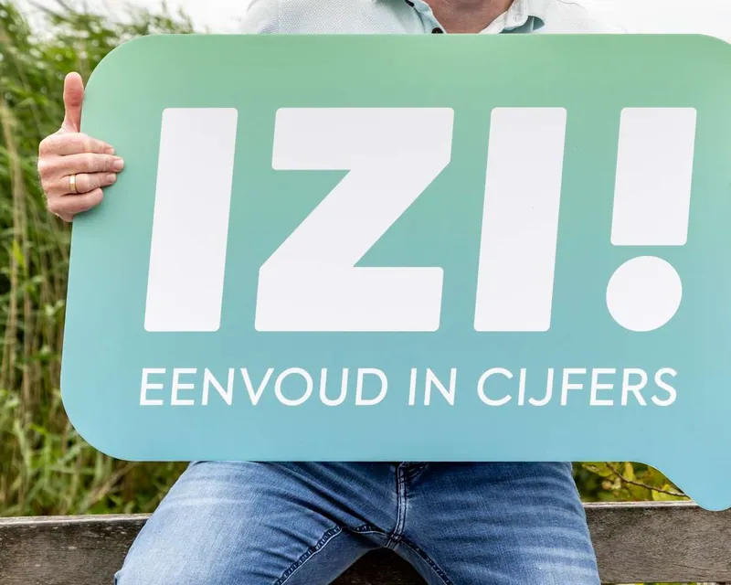 Het bord ‘IZI! Eenvoud in cijfers’